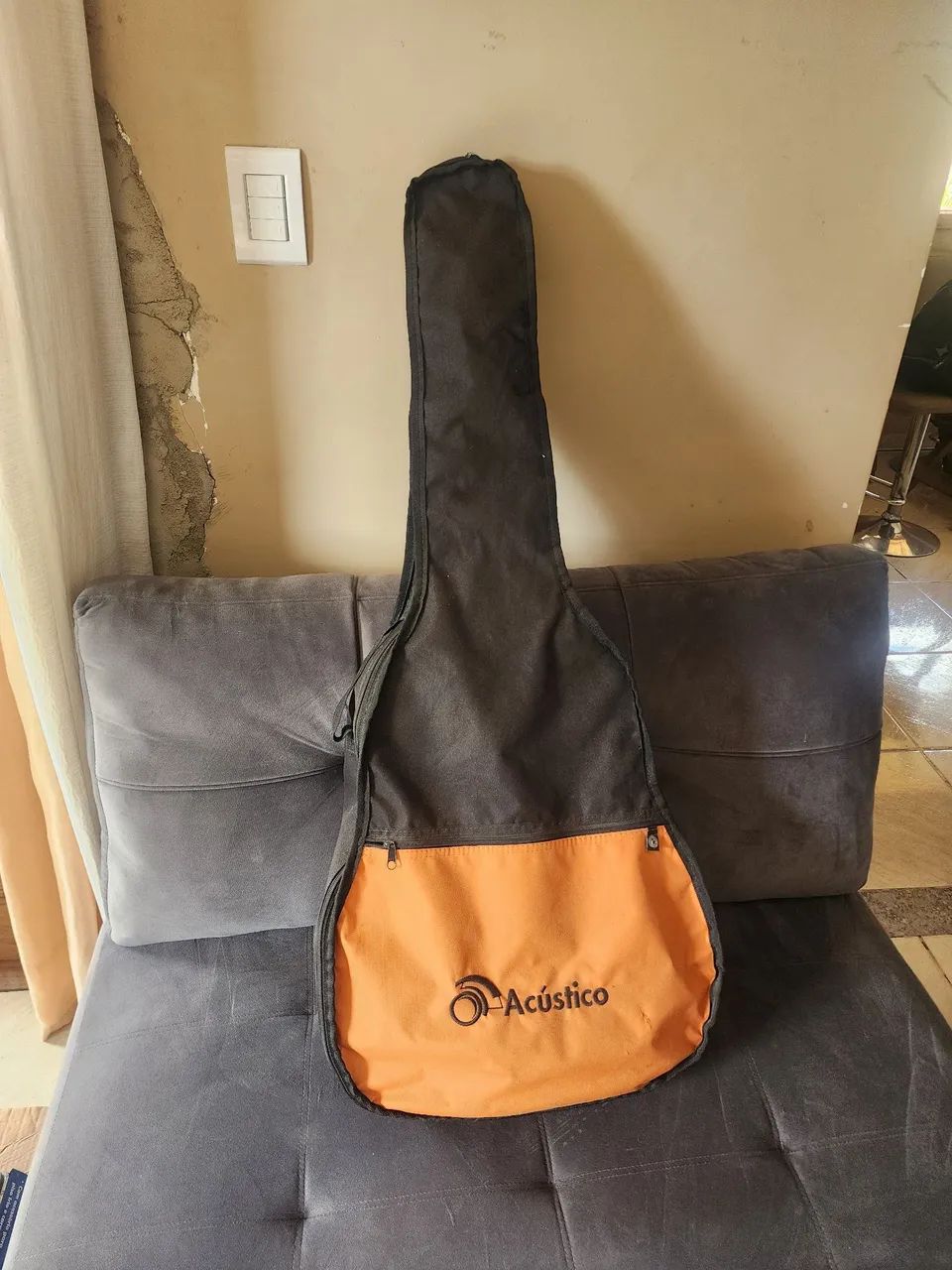 Violão Acústico com capa e acessorios muito novo .