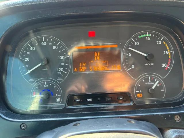 M. BENZ 1319 ATRON BAÚ REFRIGERADO |  2015/2015 - Foto 8