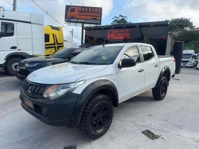 Mitsubishi L200 Triton 2019 4x4 Diesel  - Foto 2