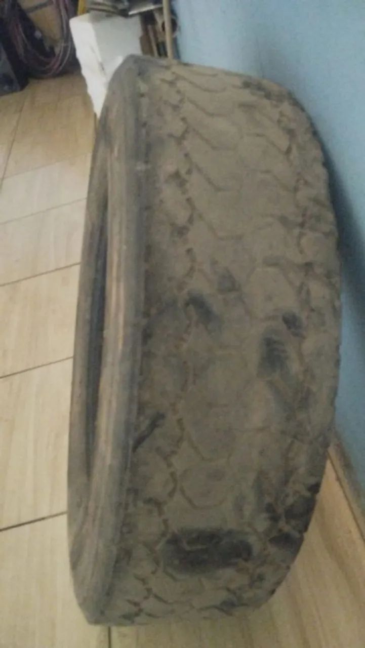 3 Pneu para caminhão  - Foto 2