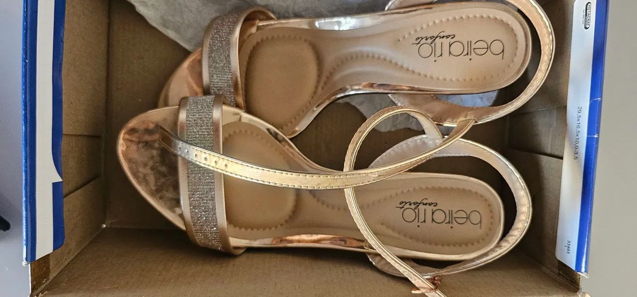 Sandália Salto Dourada nova