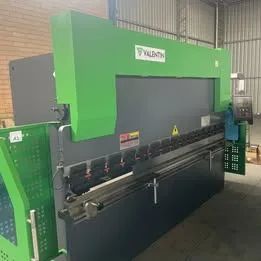 DOBRADEIRA HIDRAÚLICA CN80T3200 C/ COMANDO E21 (EIXO Y+X)