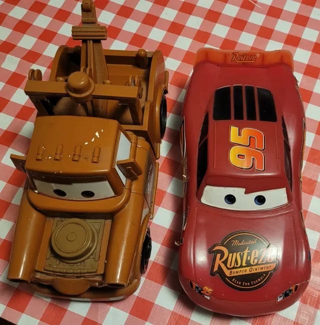 Carros Relâmpago McQueen e Mate Ótimo Estado