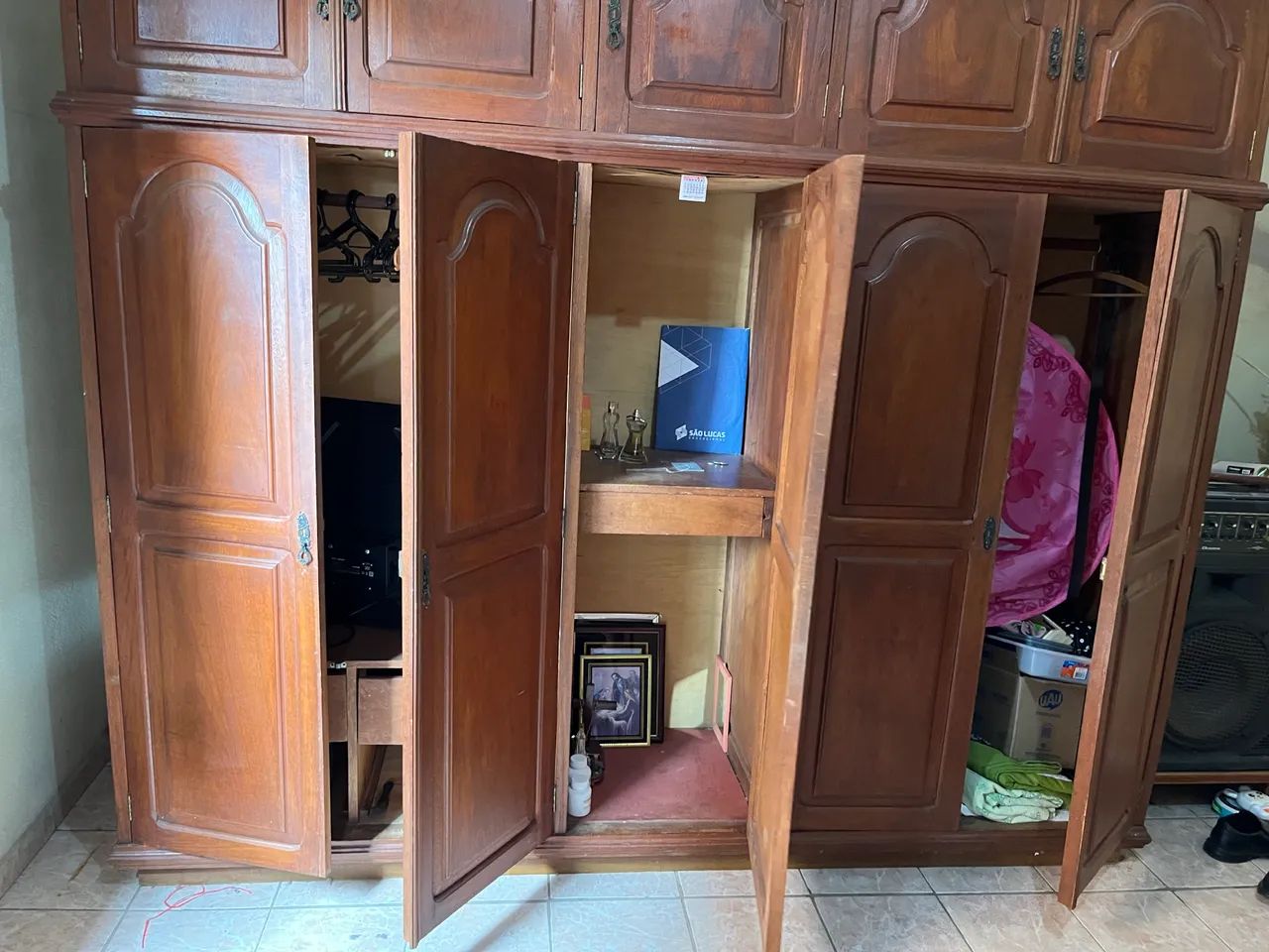 Guarda roupa de madeira - Foto 2