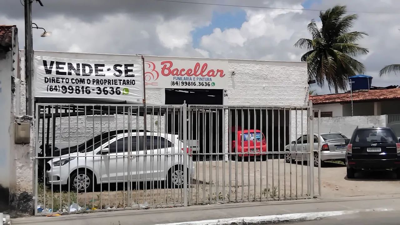 Vendo terreno com galpão medindo 14x30 e área construída 14x14.