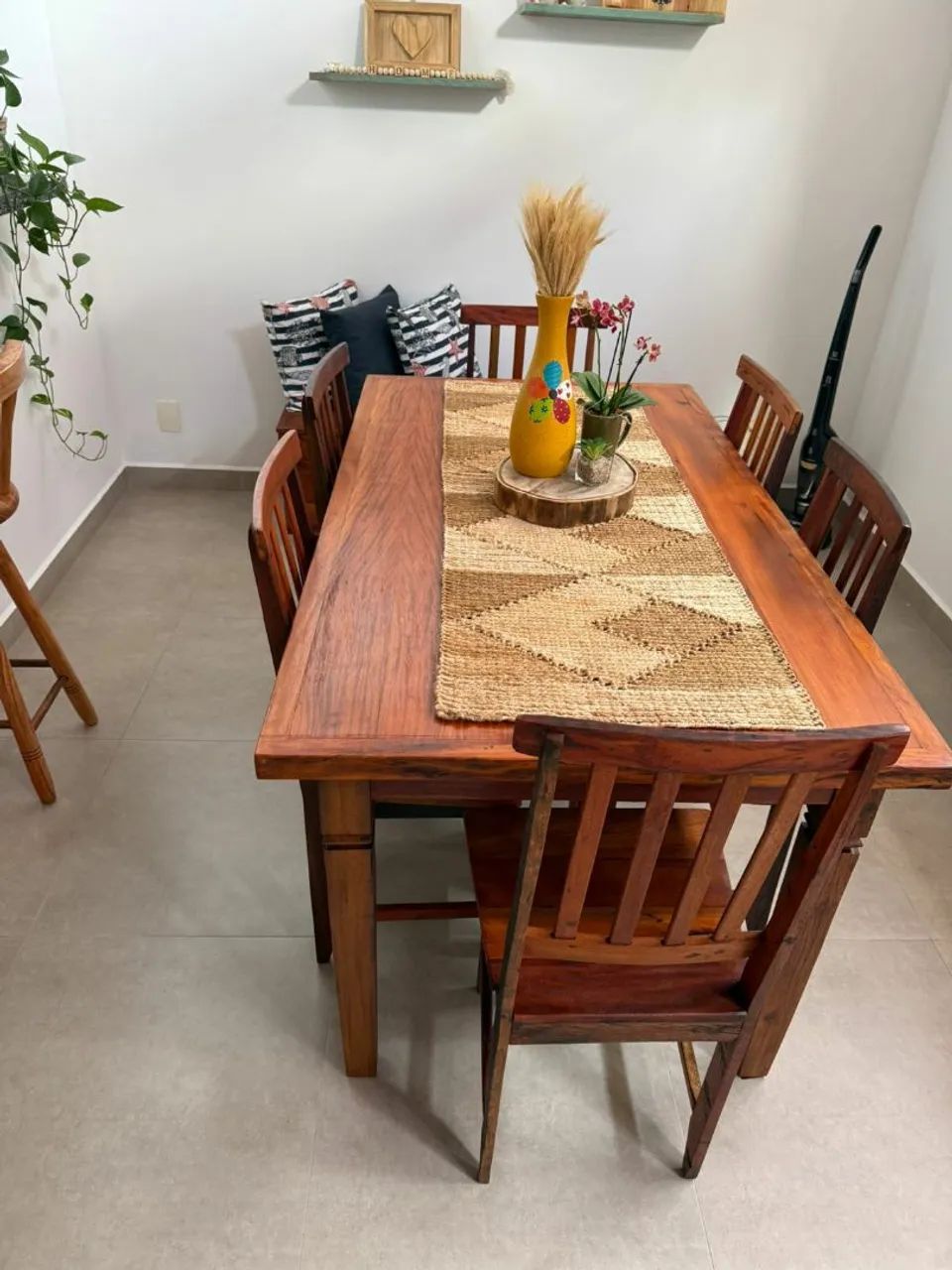 Mesa com  6 cadeiras. 160×90 peroba rosa - Foto 4