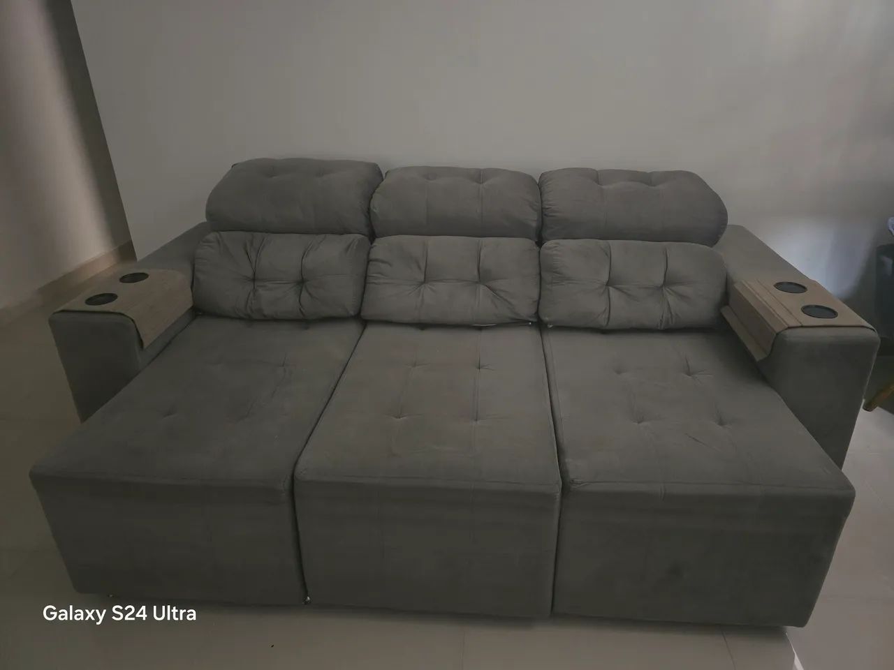 Sofá  3 lugares retrátil - Foto 4