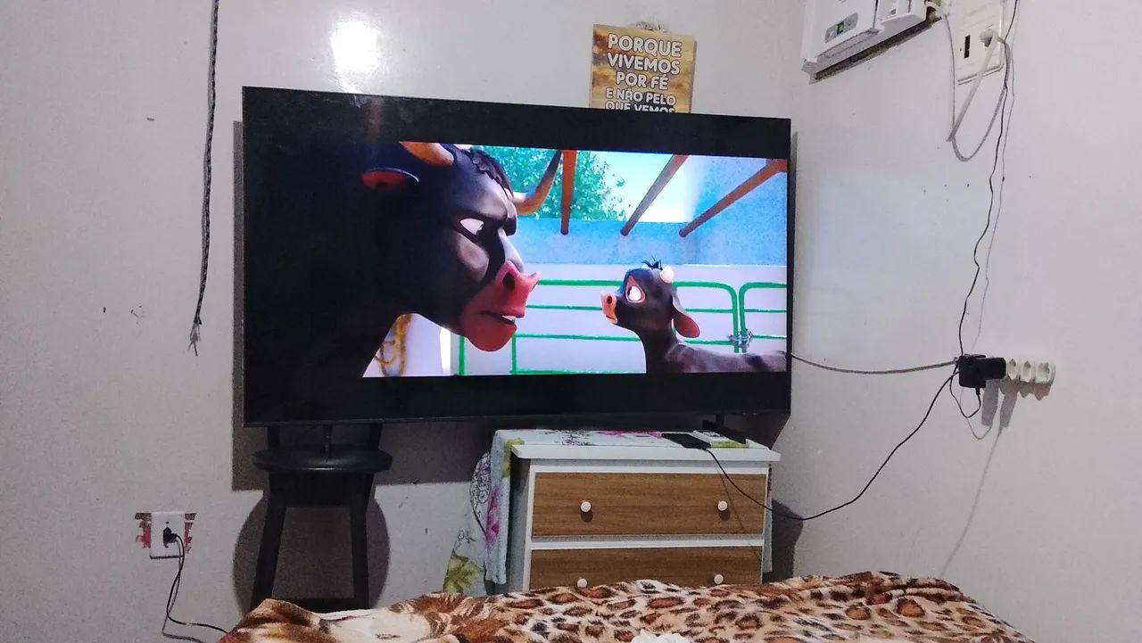 Vendo uma TV seme nova de 65 polegadas smart valor de 2500 - Foto 2