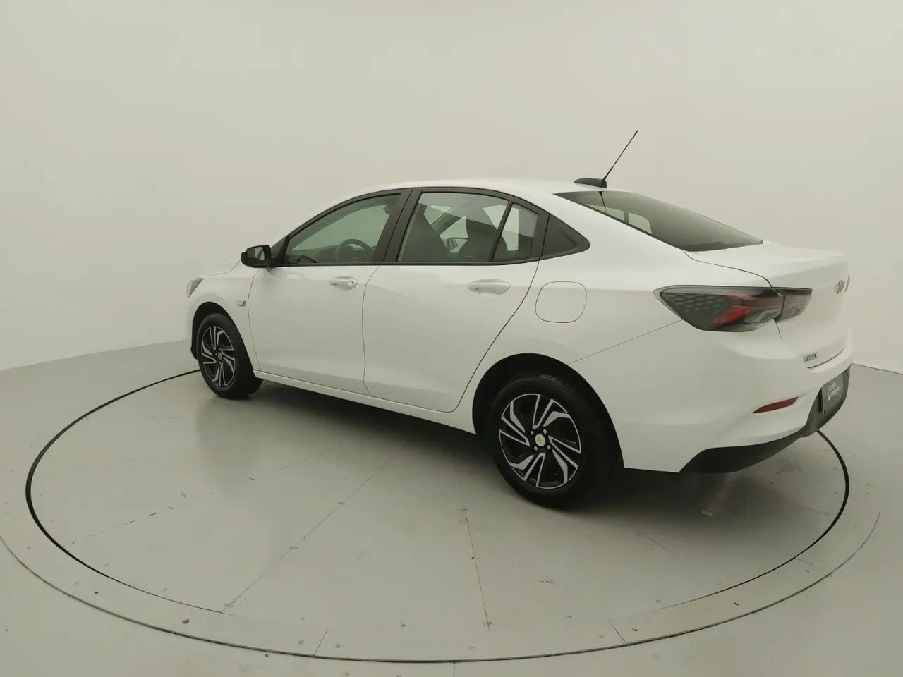 Chevrolet Onix Activ 1.4 8V Flex Aut. 4P, foto 3 de 18