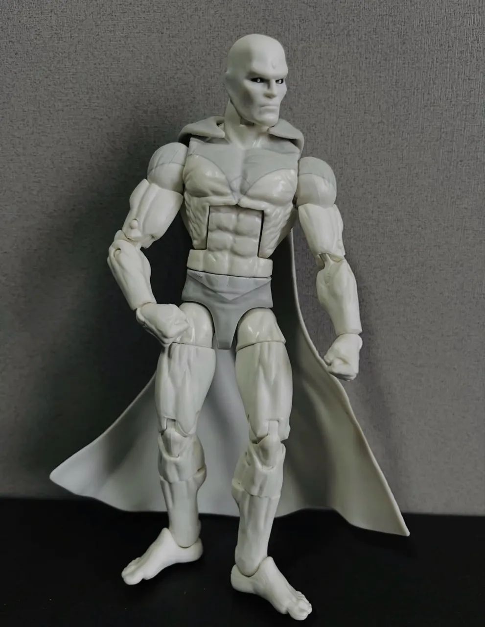 VISÃO BRANCO - MARVEL LEGENDS