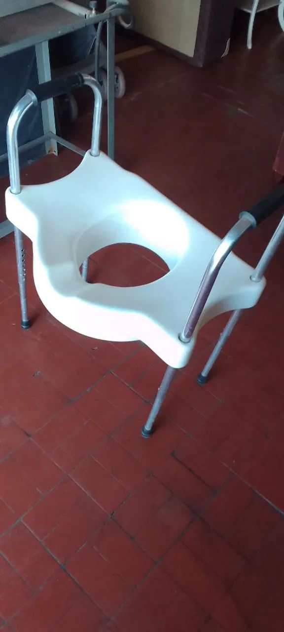 Elevador de Assento Sanitário com Alças Reguláveis  - Foto 2