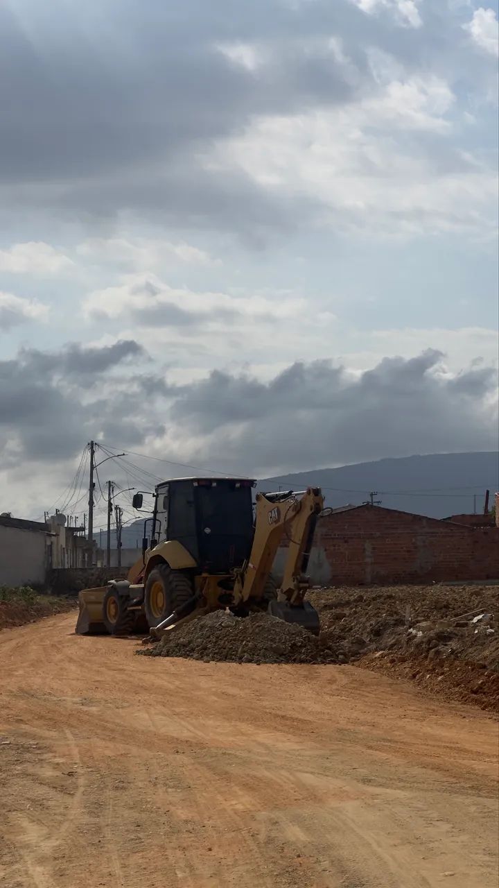 Retroescavadeira Cat 2021 troco em caçamba  - Foto 3