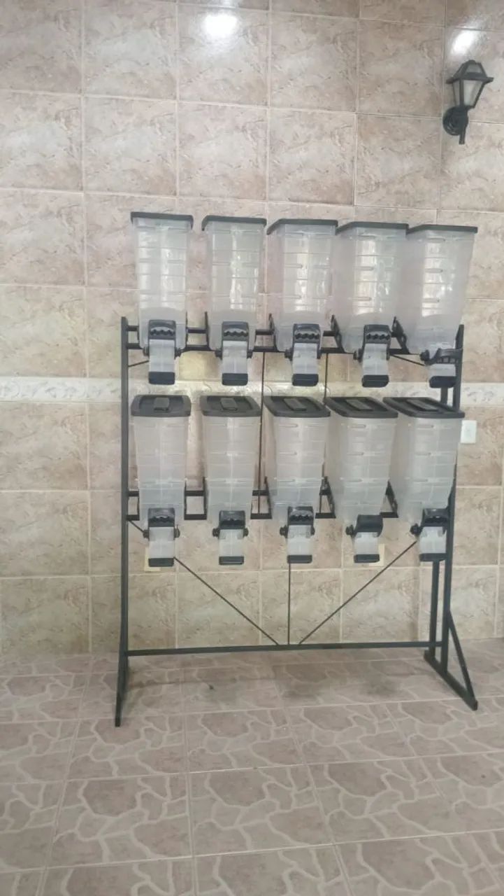 Expositor de ração com 10 Dispenser 