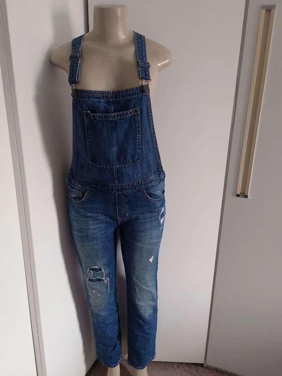 Jardineira jeans Gap kids 