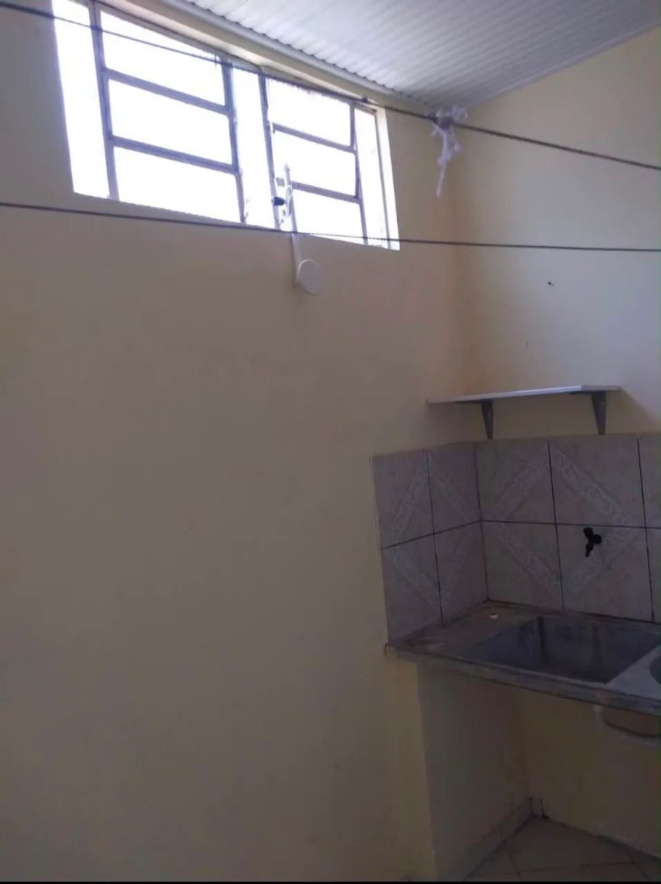 Alugo apartamento com suíte, sala e cozinha conjugados lavanderia e mais garagem coberta  - Foto 2