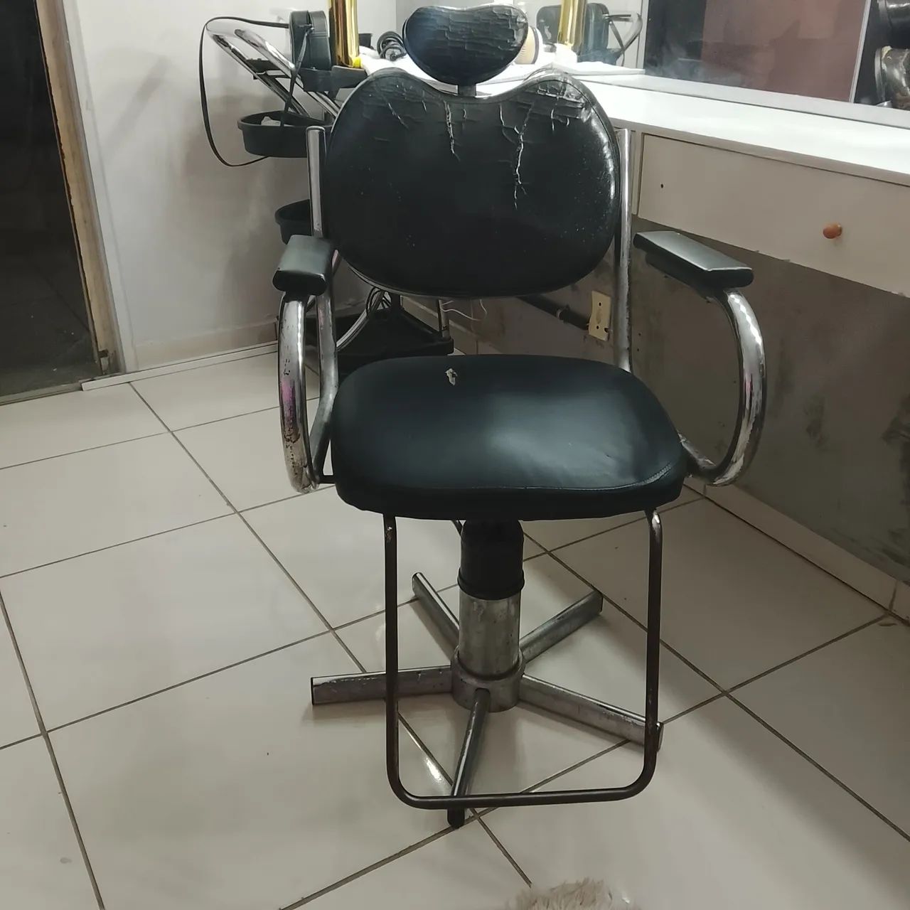 Cadeira hidráulica de cabeleireiro ou barbeiro 