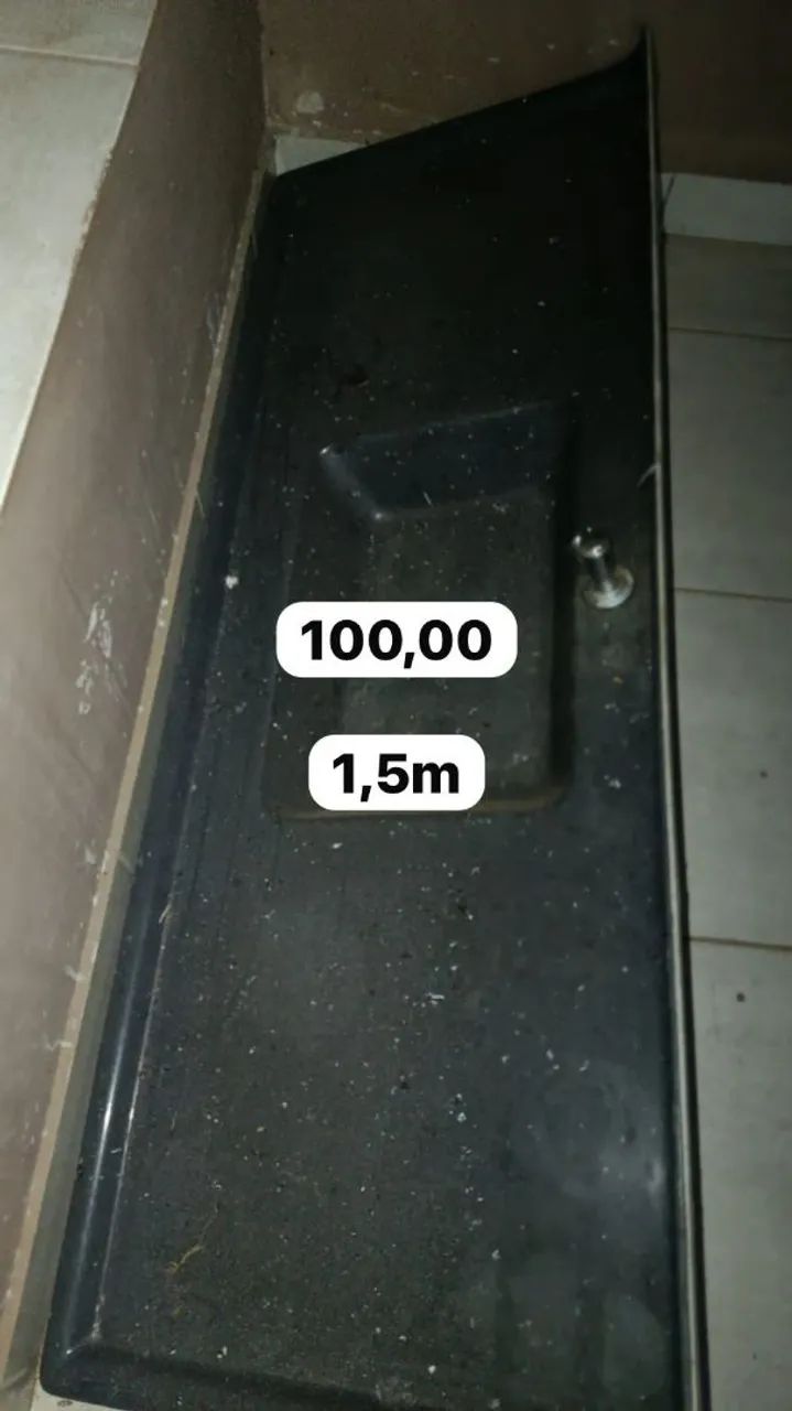 Kitchen sink / outdoor area