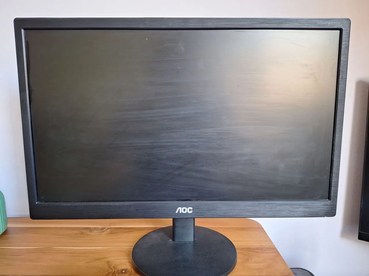 Monitor LCD AOC 18.5" E970Swnl LED Widescreen c/ Entrada VGA