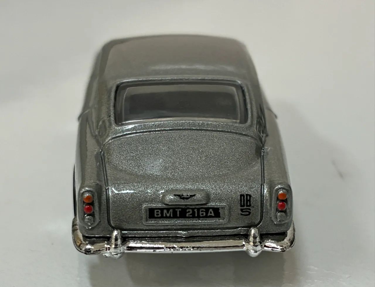 Aston Martin 1963 DB5 Hot Wheels 007 - Foto 3