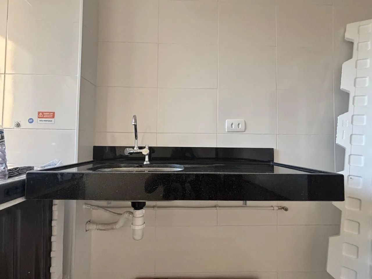 BANCADA EM GRANITO COM CUBA PARA COZINHA E TANQUE - Foto 3