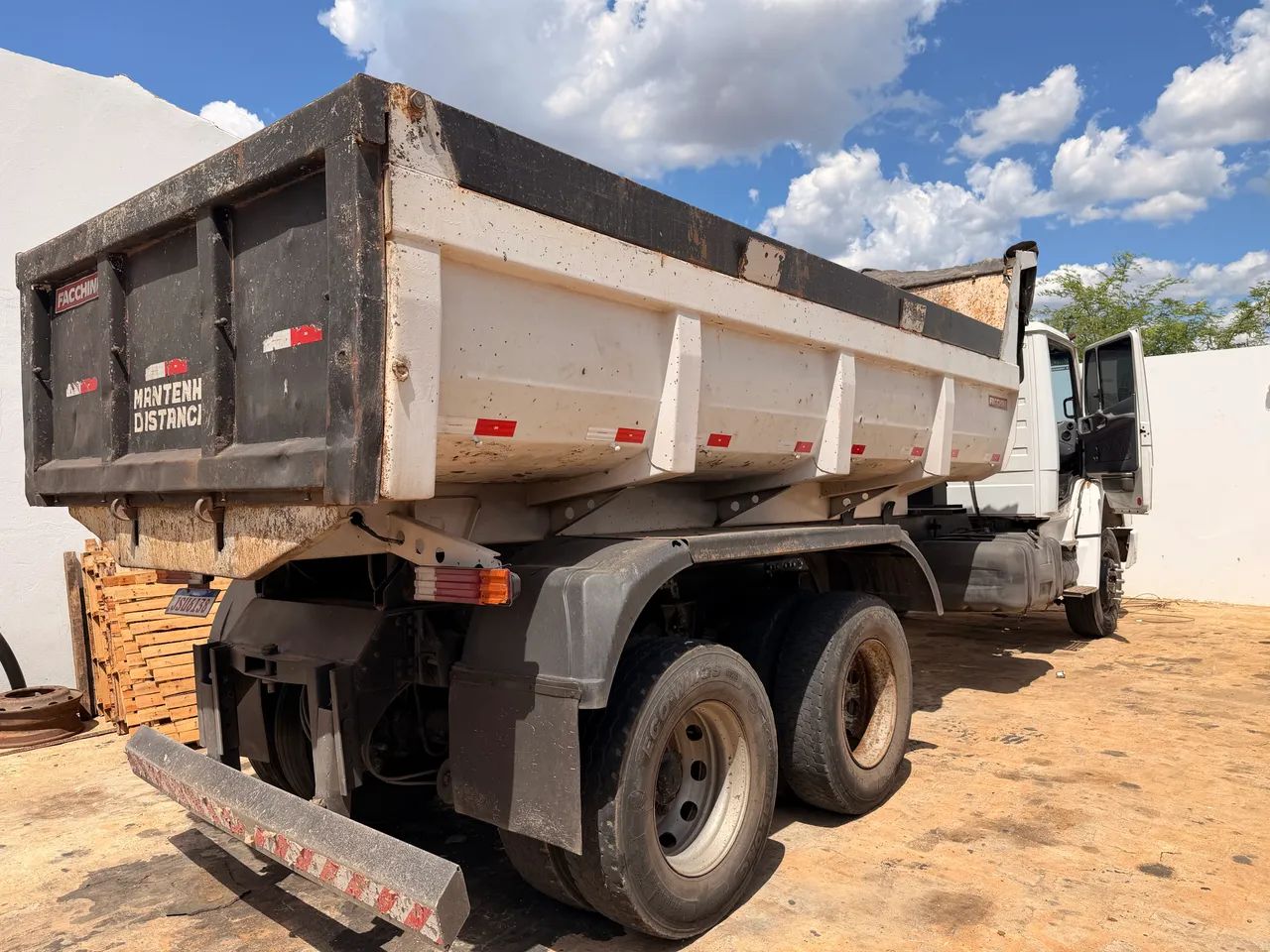 Caminhão MB 1620 caçamba basculante  - Foto 2