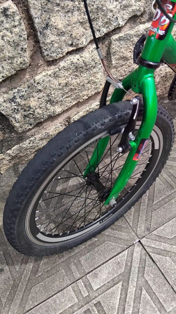 Bicicleta infantil aro 20  - Foto 4