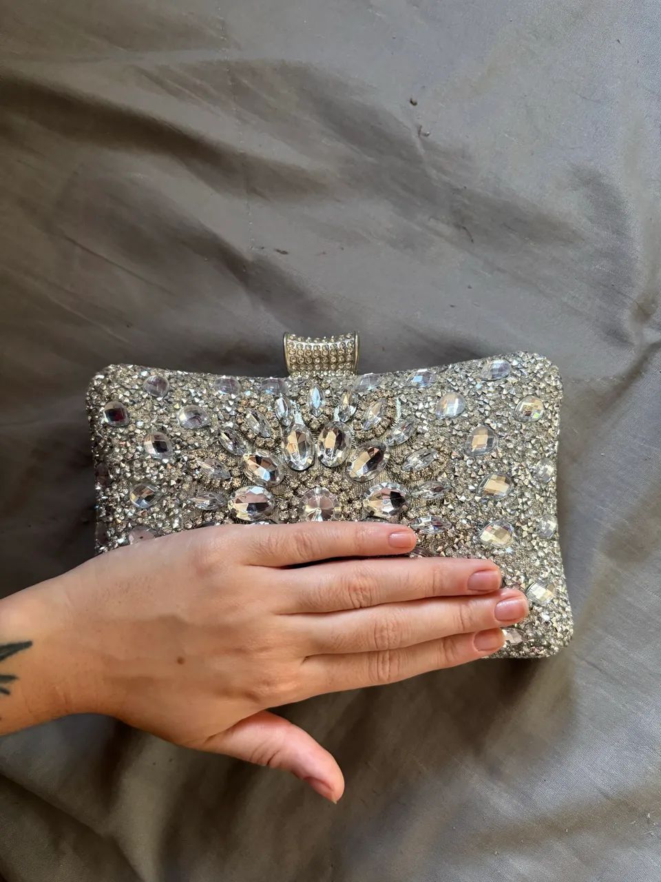 Bolsa de mão de pedraria - Foto 2
