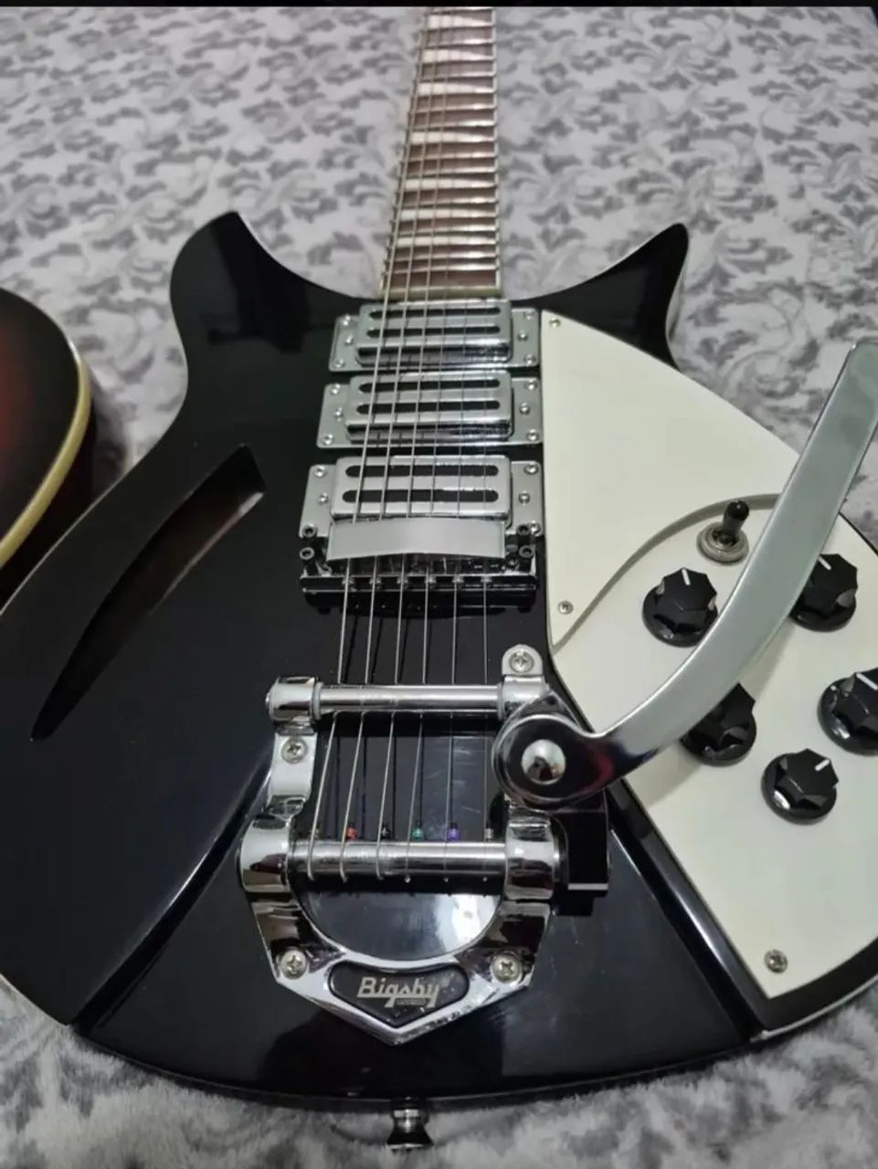Rickenbacker 325  - Foto 2