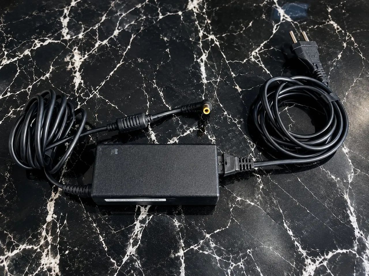 Carregador de Notebook lite-on