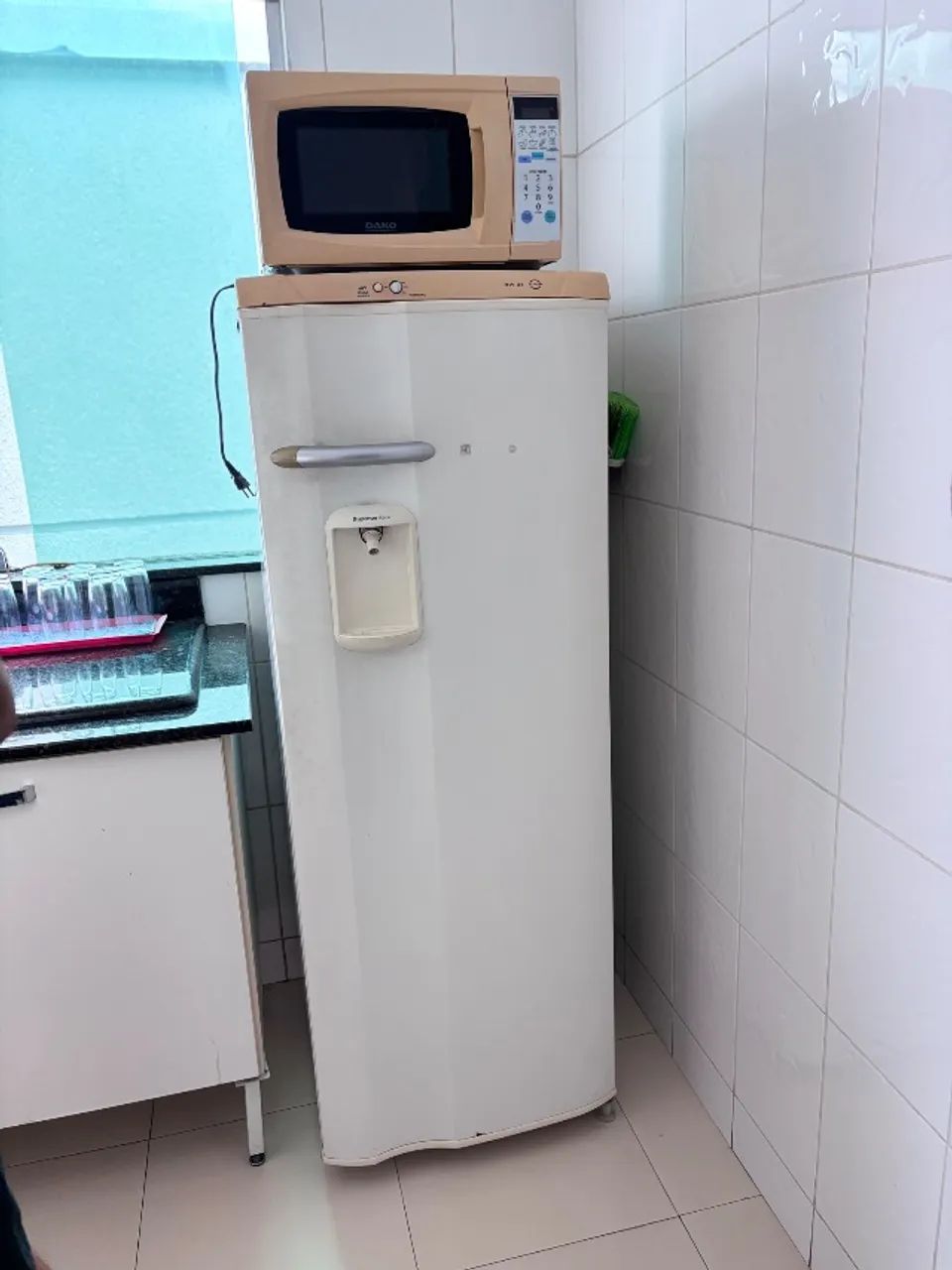 Geladeira e microondas 