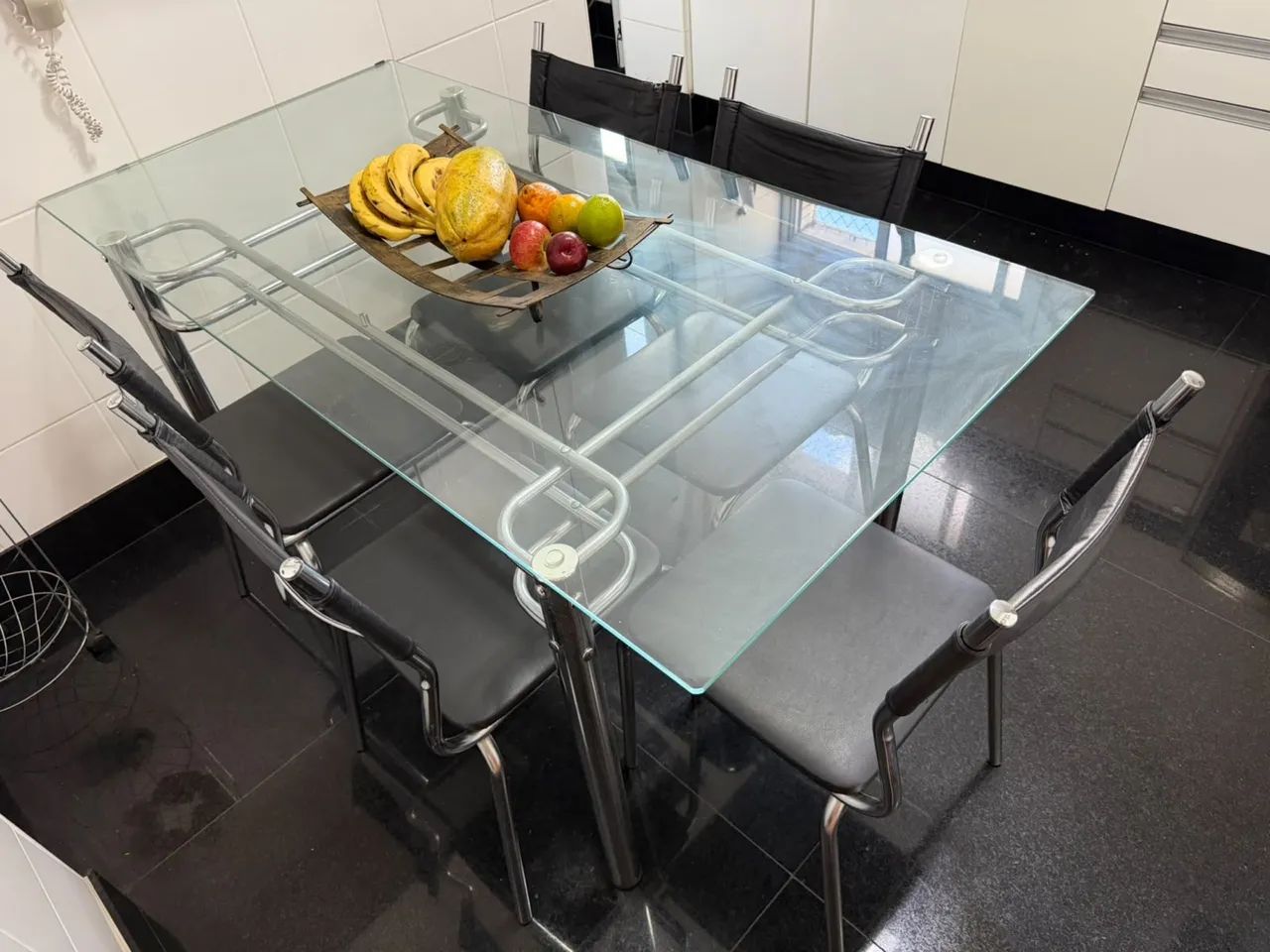 Mesa de vidro com 6 cadeiras  - Foto 4