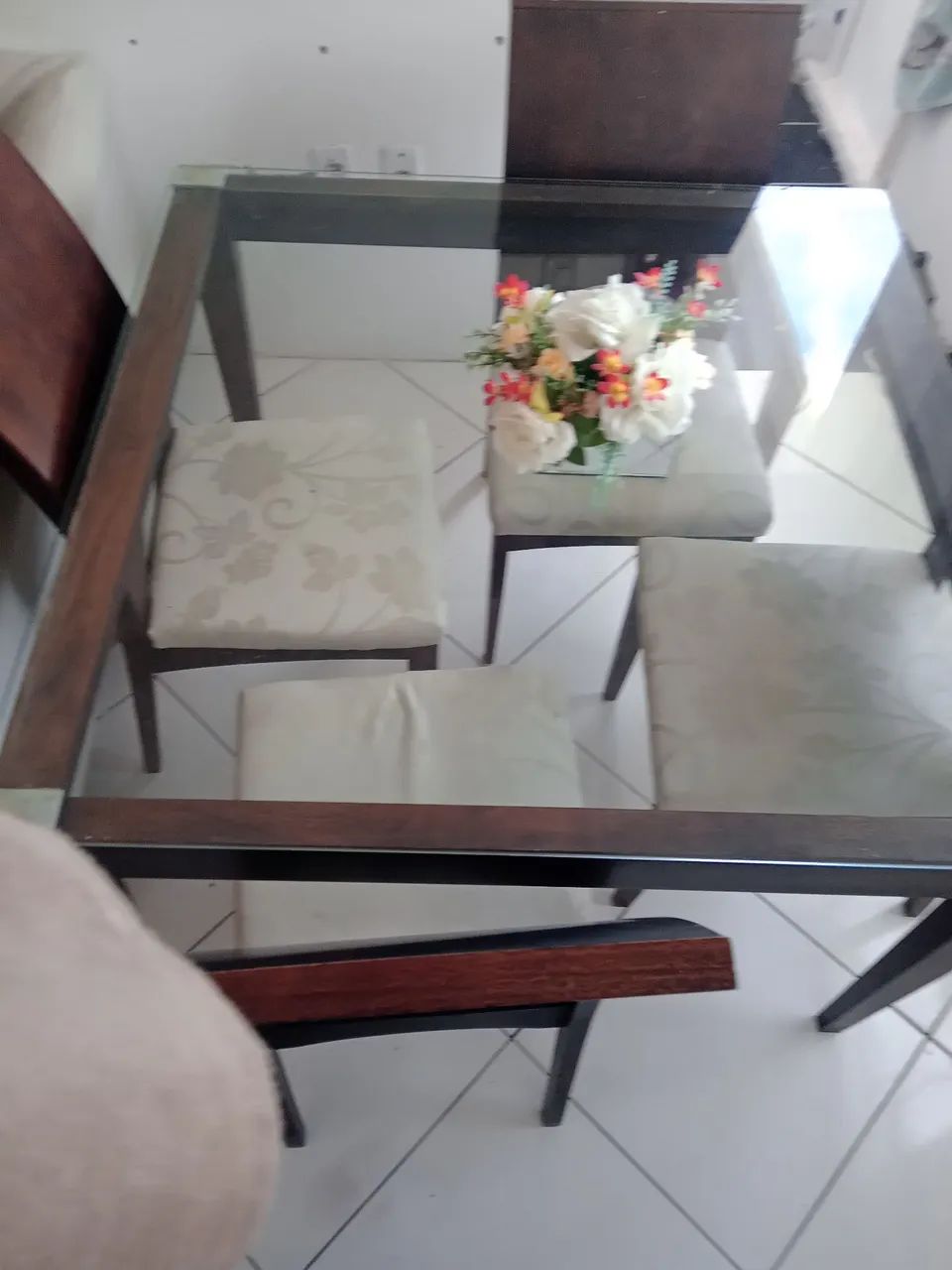 Vendo uma mesa com 4afeiras  - Foto 3