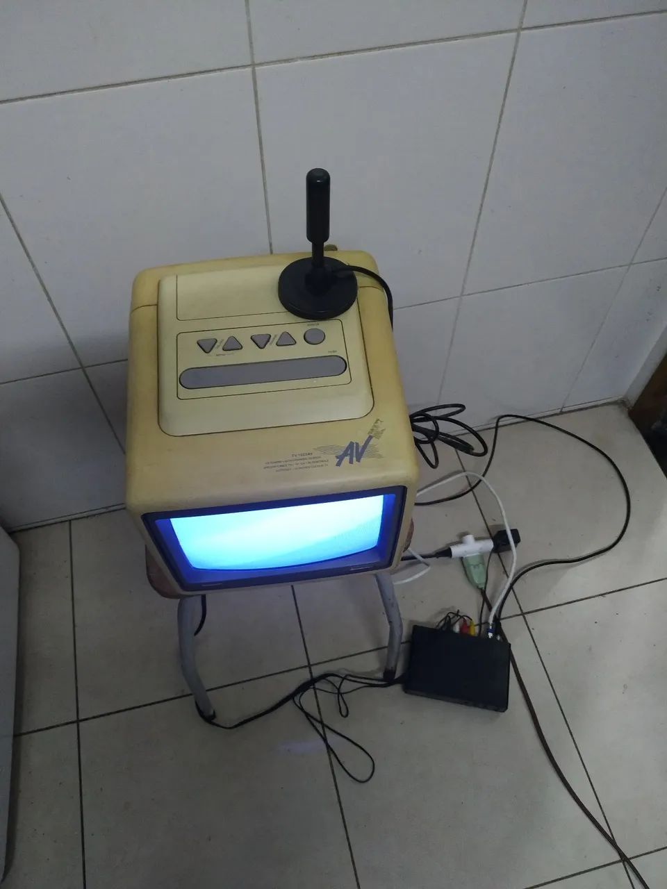 Televisor Toshiba 10 polegadas com controle remoto - Foto 2