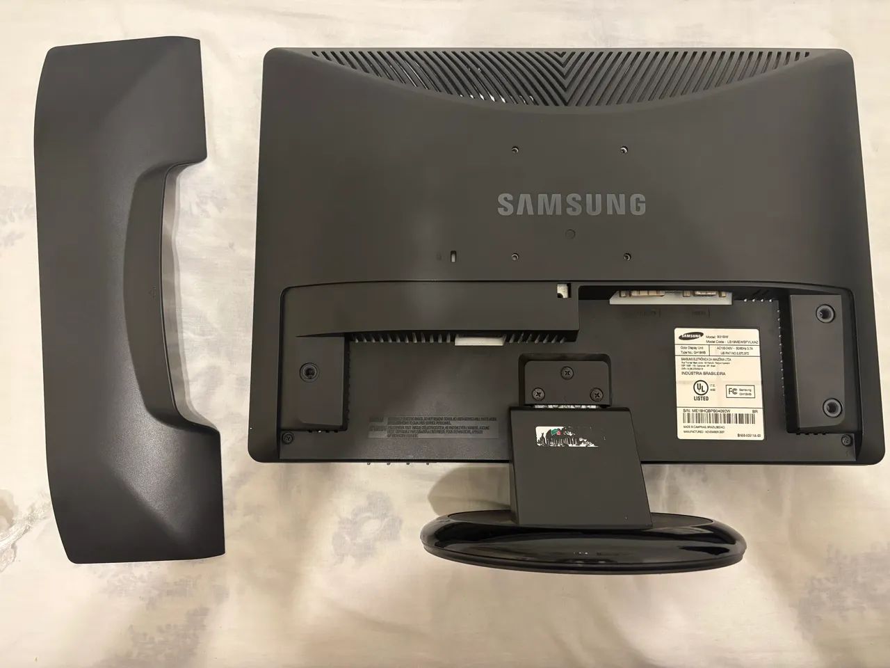Monitor Samsung Syncmaster 931bw 19 polegadas. Vai com o cabo de energia e cabo de vídeo
