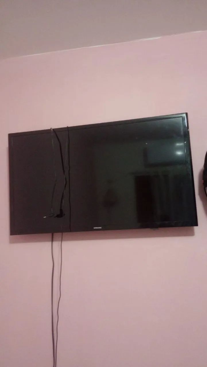 Vendo tv 32 polegadas obs: não é smart. 