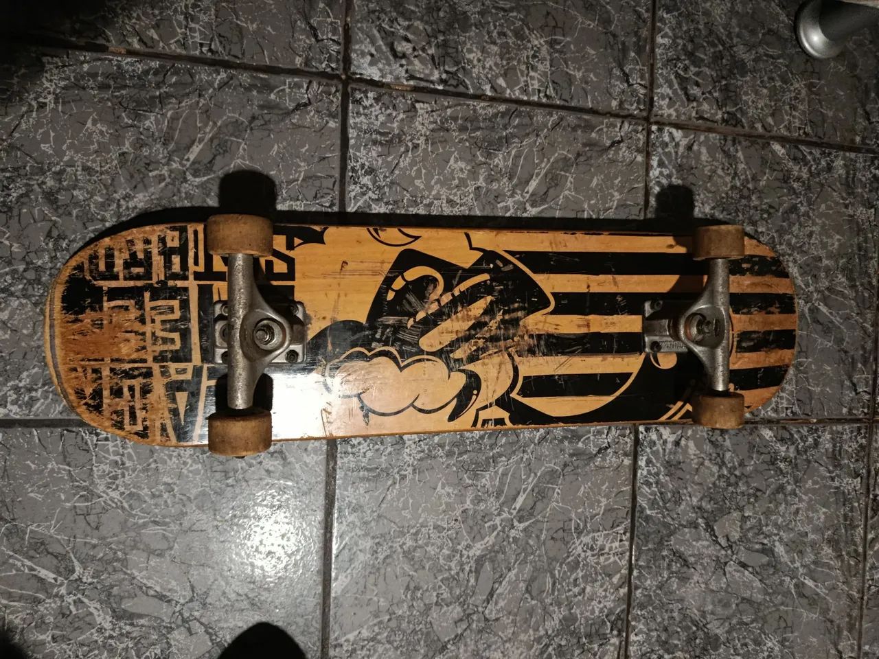 Skate + 2 trucks EXTRAS. - Esportes Sobre Rodas - Região dos Lagos