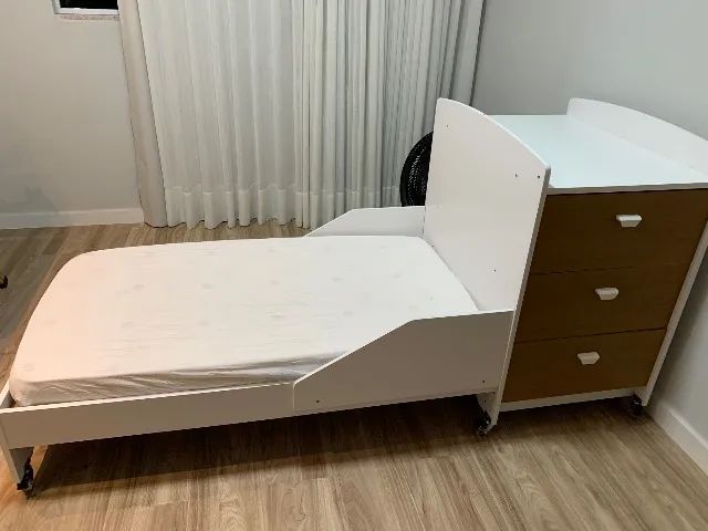 Berço/ cama com cômoda embutida