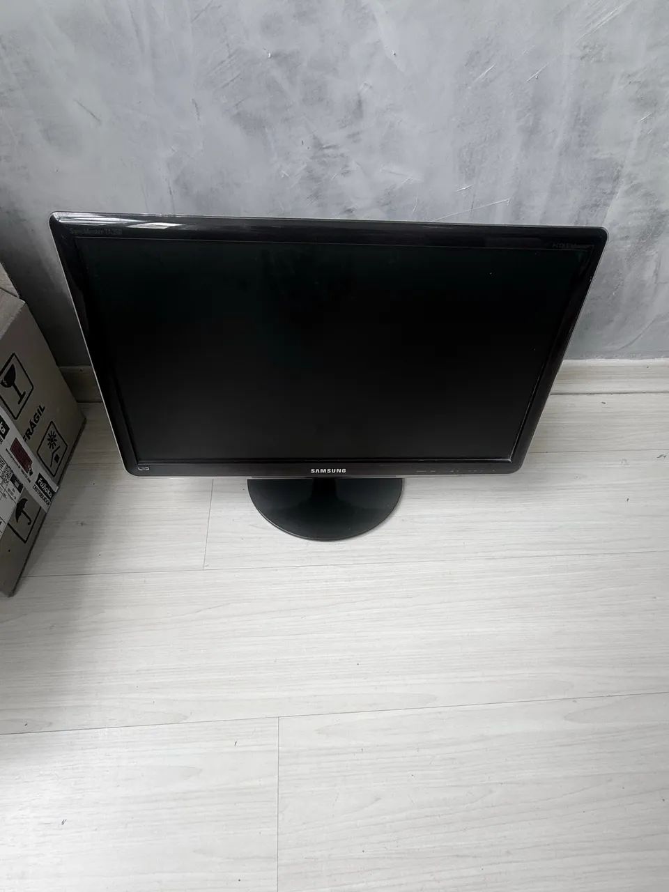 Monitor Samsung 24? polegadas semi novo 