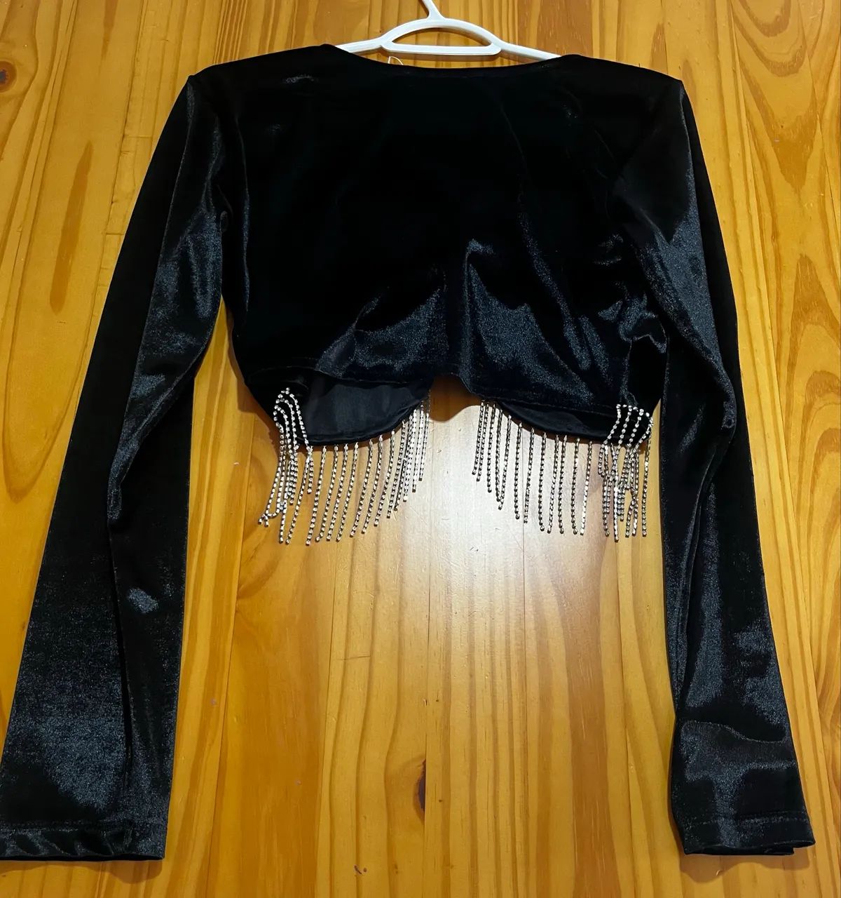 Blusa preta com brilhos - Foto 4