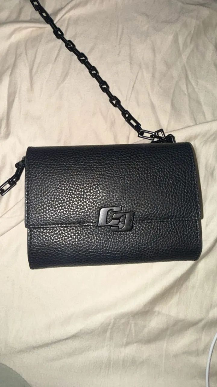 Bolsa Colcci Preta Transversal com Alça de Corrente