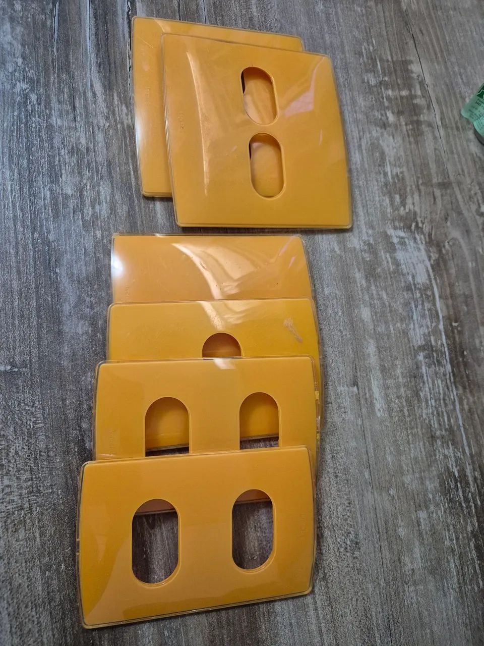 Molduras Legrand Amarelas Doação