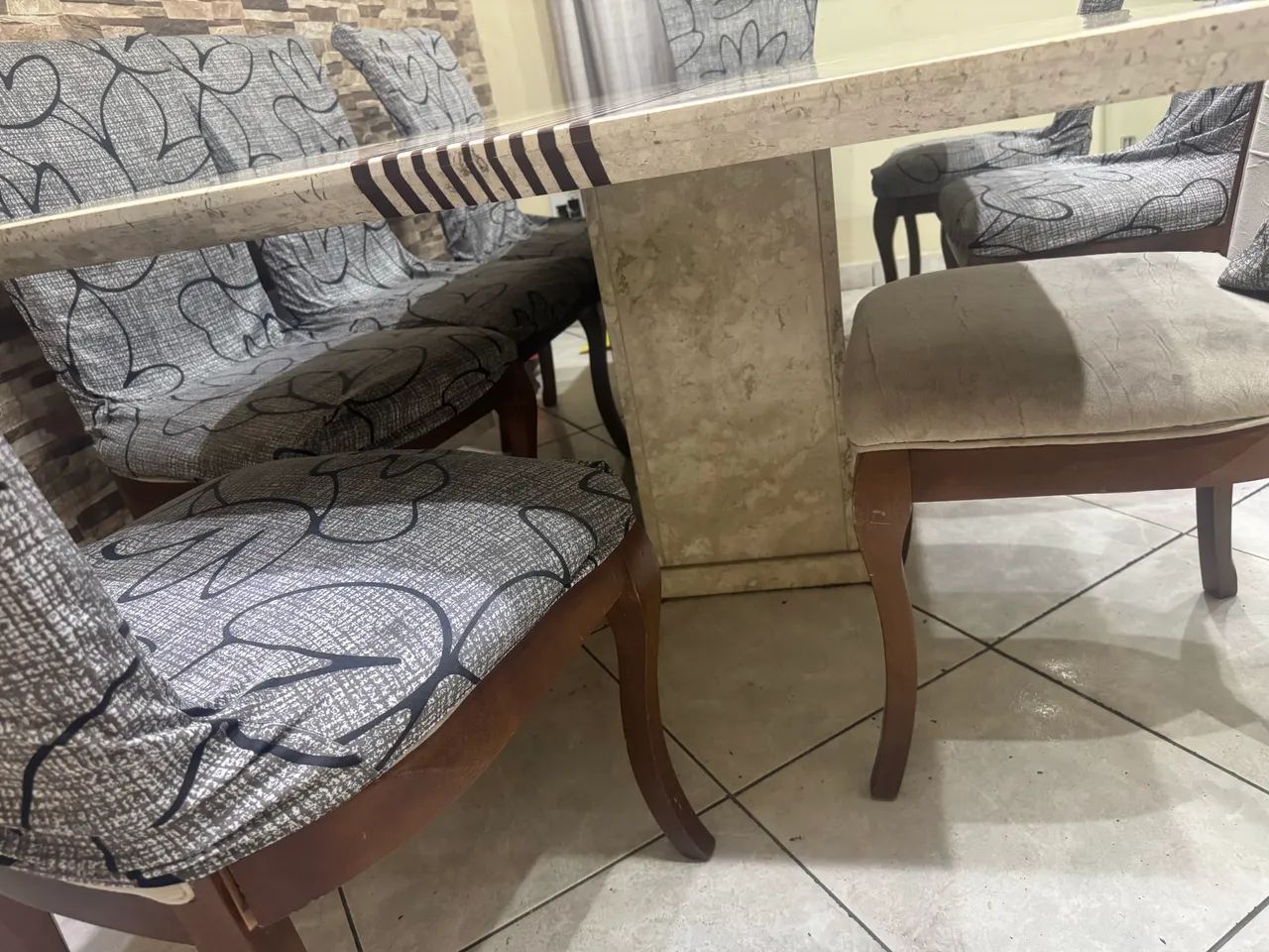 Mesa de janta, com 8 lugares - 8 cadeiras - Foto 4