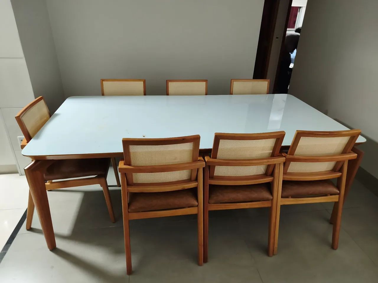 Mesa de jantar com 8 cadeiras 