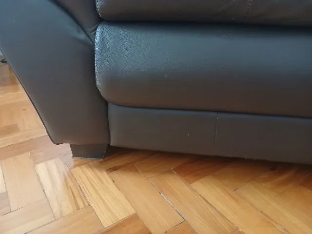 Sofá de Couro Legitimo 3 lugares - Foto 4