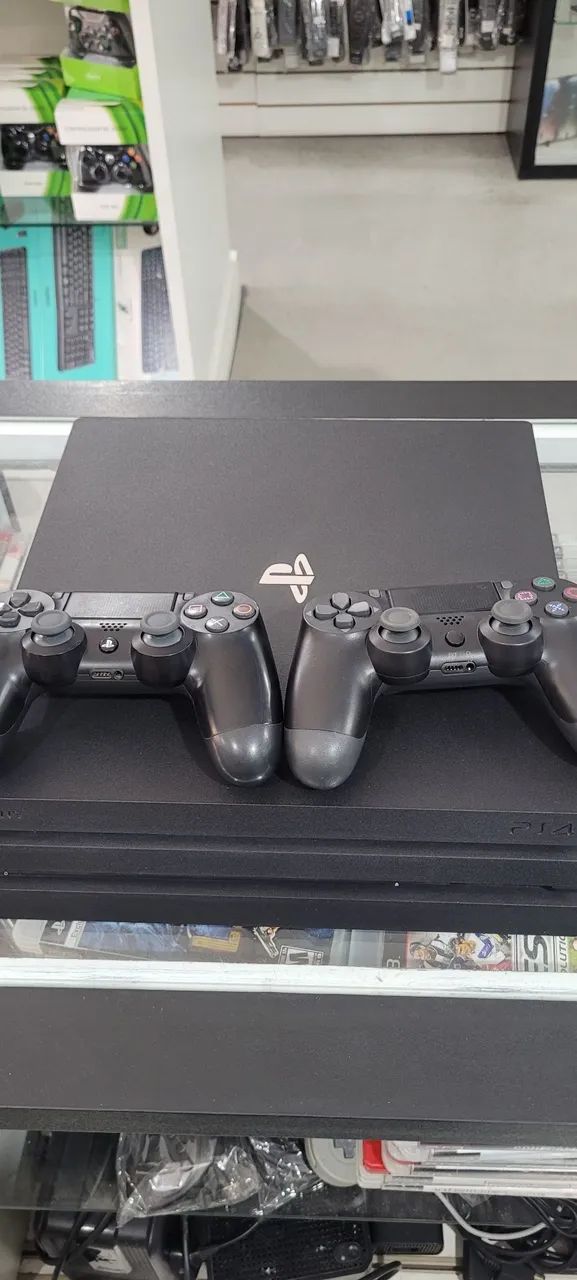 Ps4 pro com 3 com 2 controles - Foto 2