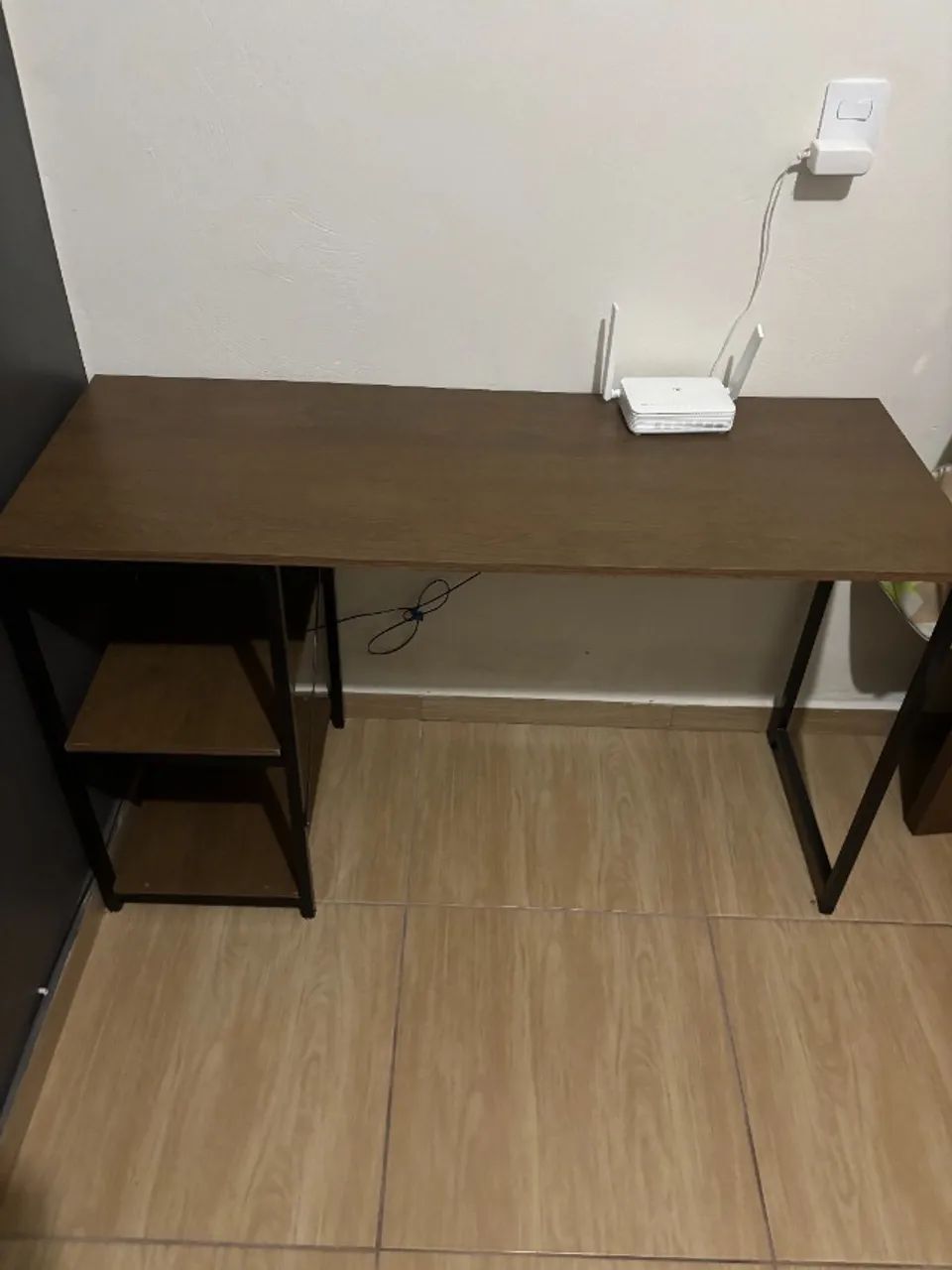 Mesa escrivaninha com prateleiras - USADO - Foto 2