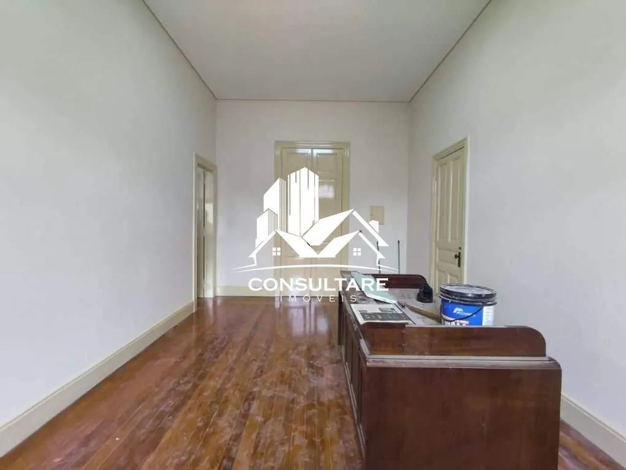Sala para alugar em prédio histórico de Santos 130
