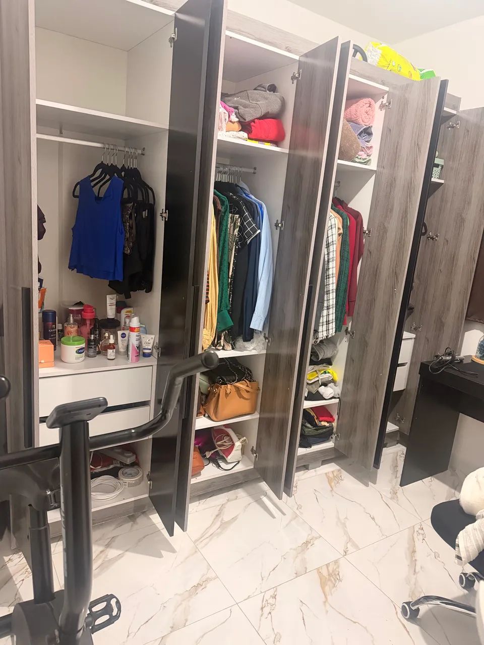Guarda roupa preto  - Foto 4