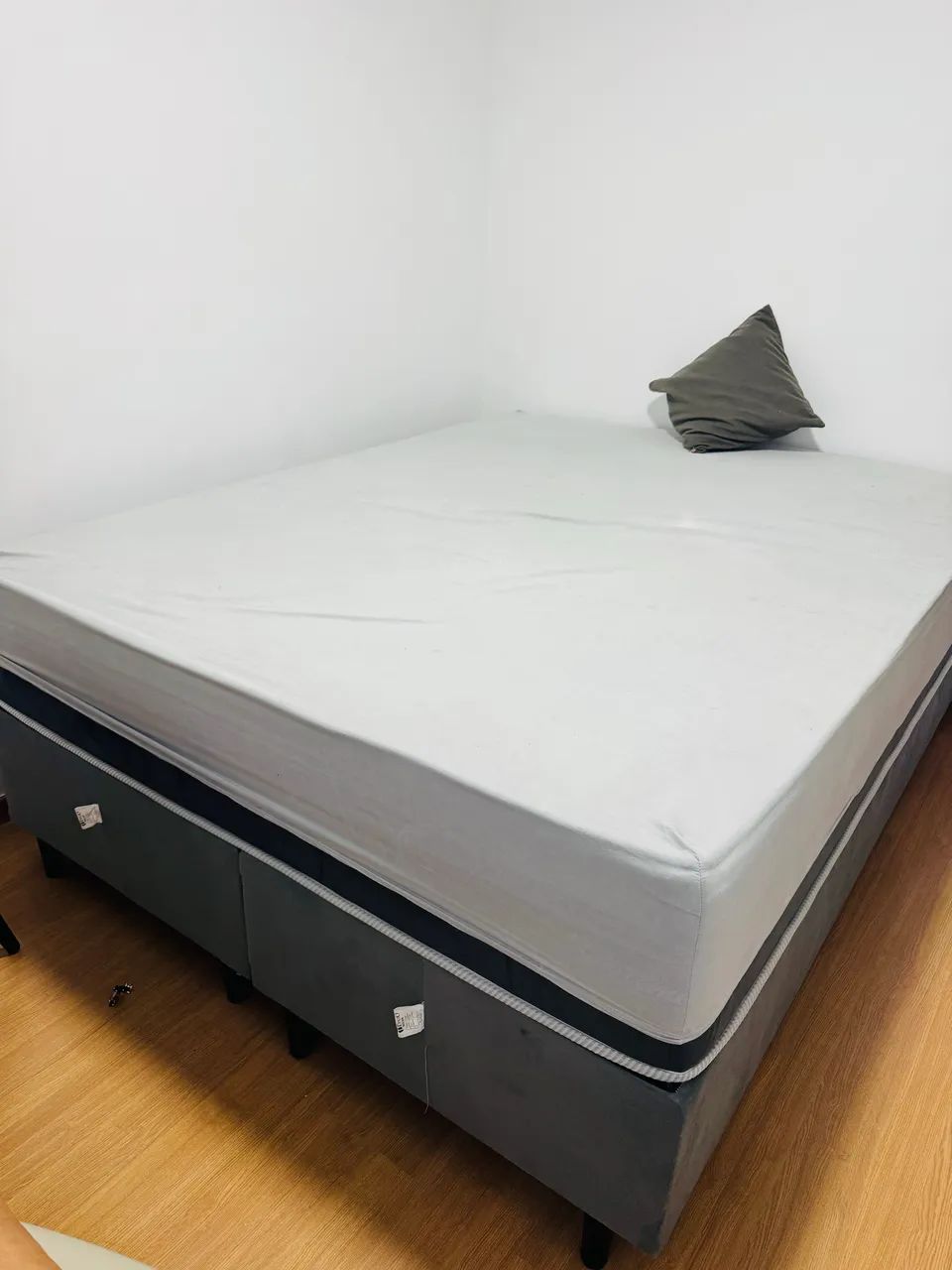 Vendo cama Box Queen semi nova, perfeita  - Foto 5