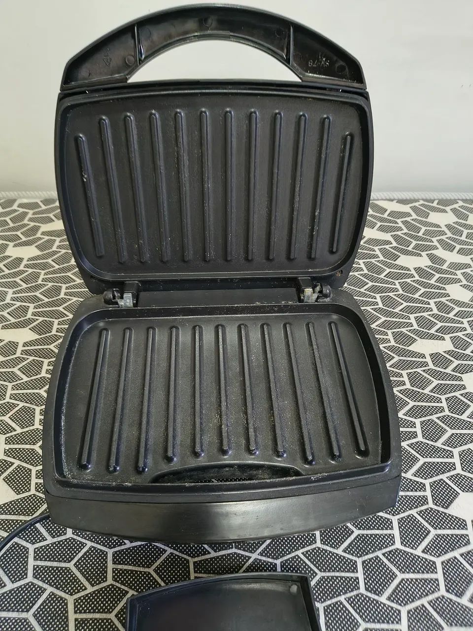 Sanduicheira e mini grill 220v  - Foto 3